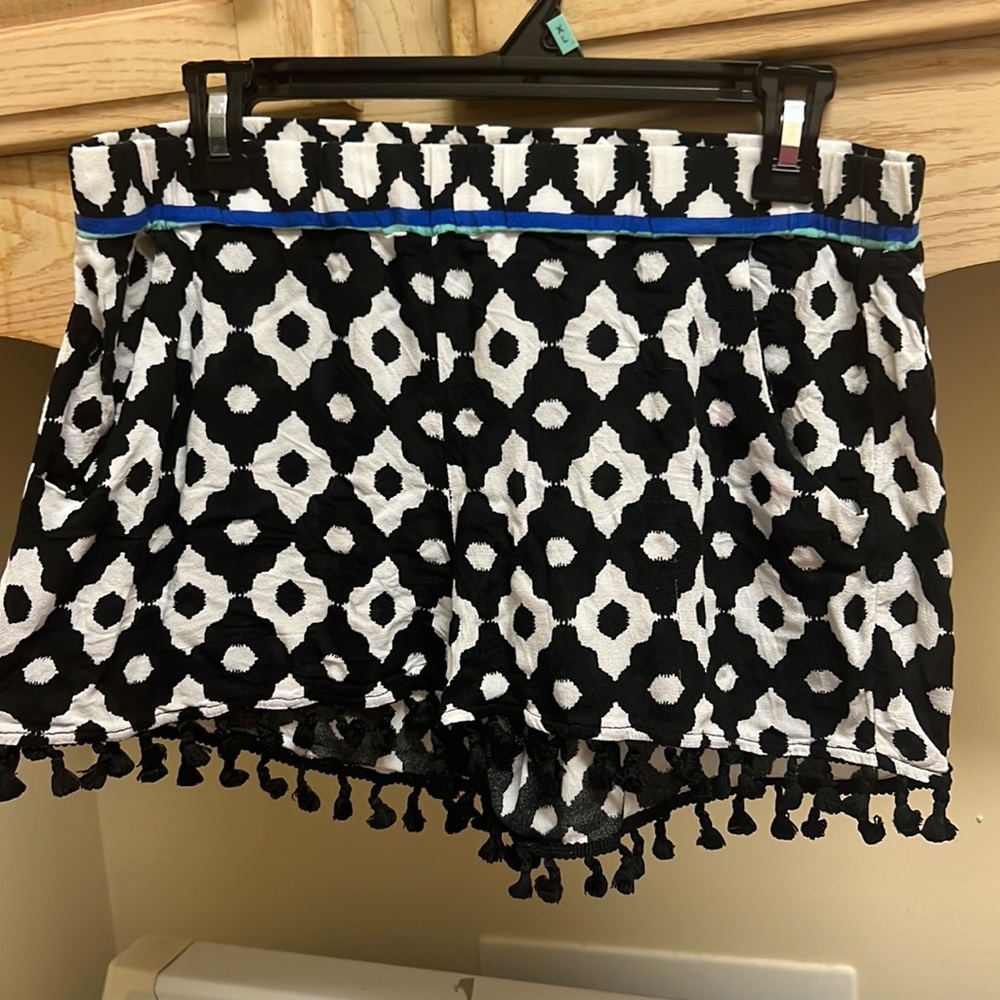 Trina Turk tassel shorts. Size LG. Black & multi-color waistband. EUC